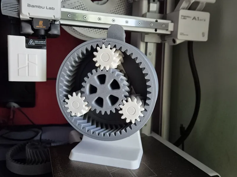 Planetary gear with bihelicall teeth
