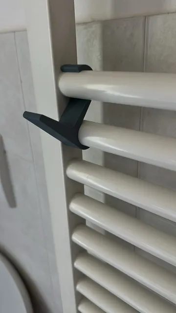 Modelo para impresión 3D: Gancio per termosifone a tubi. — vista de referencia 2