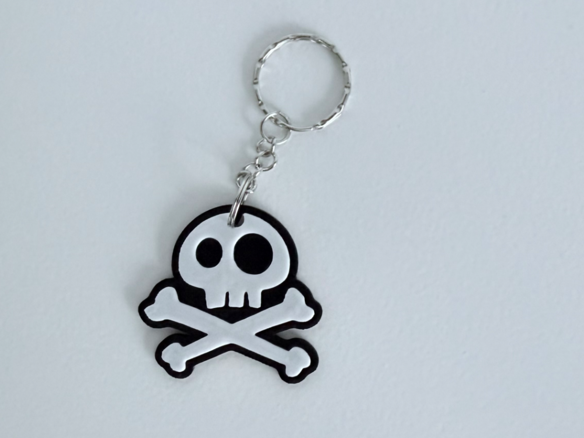 Skull Keychain – Minimal Skull & Crossbones 