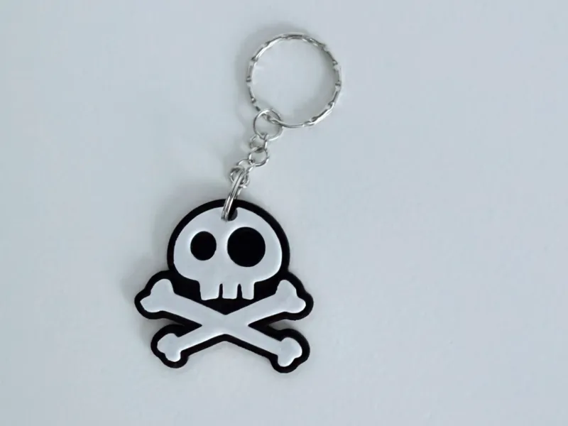 Skull Keychain – Minimal Skull & Crossbones
