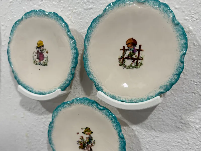 Wall-Mounted Plate Holder (4" Base Size, Scalable)