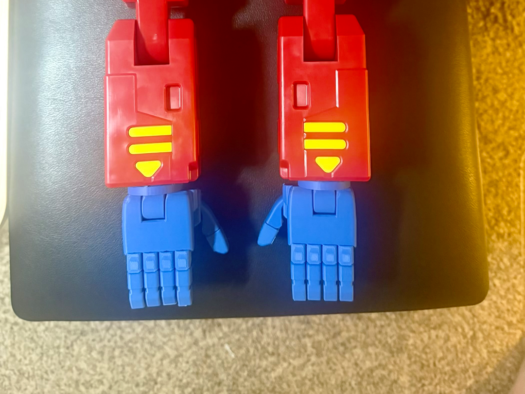 Big Figs Optimus Prime Left & Right Poseable Hands - 1