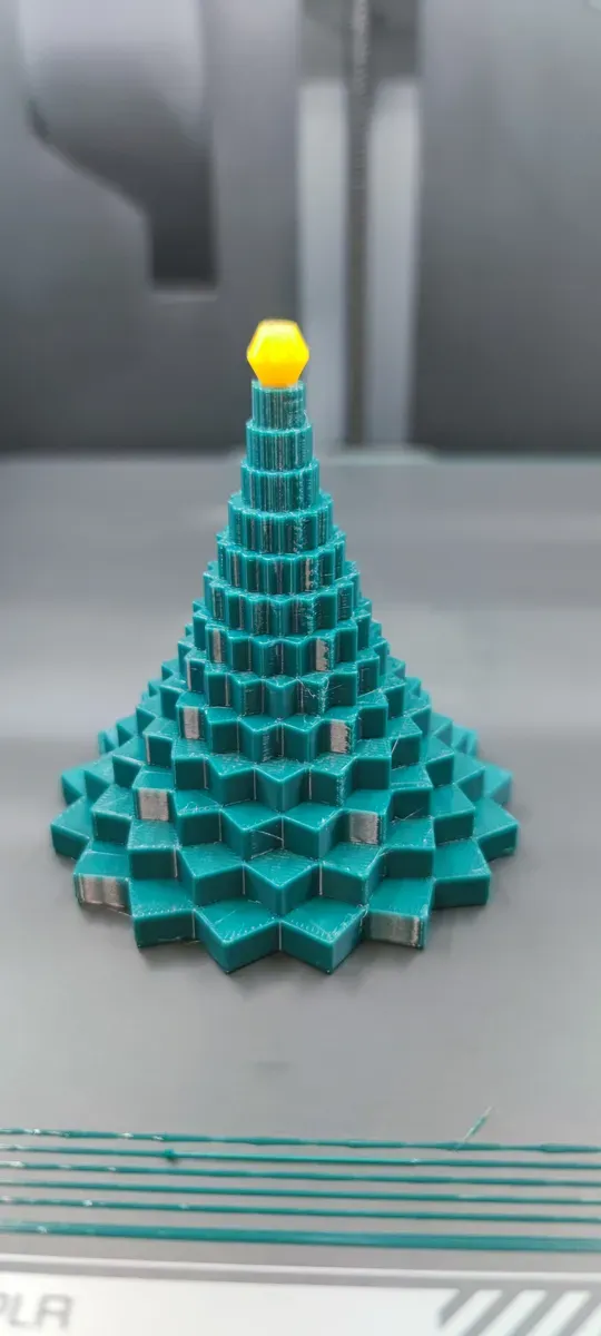 Polygonal xmas tree by thedecember87 - MakerWorld