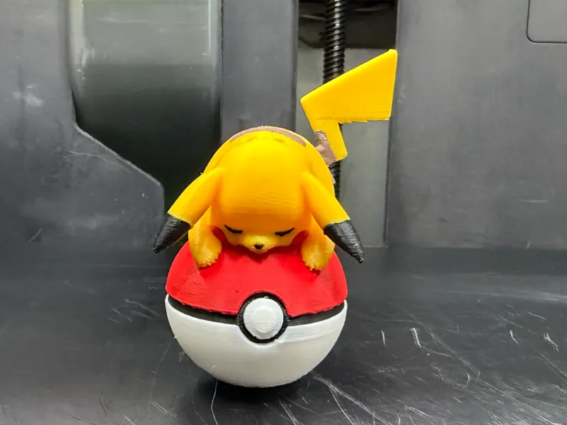 Pikachu Durmiendo Pokeball Llavero