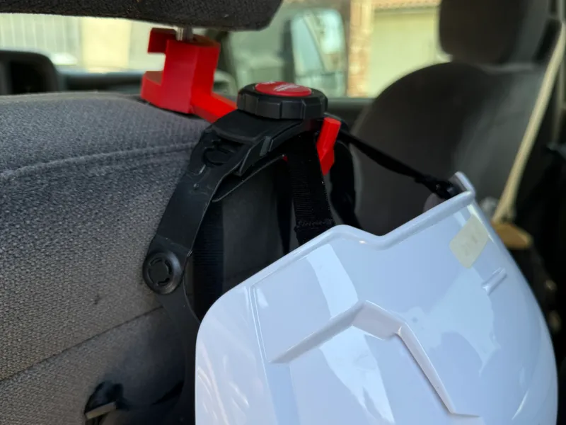 Headrest hanger