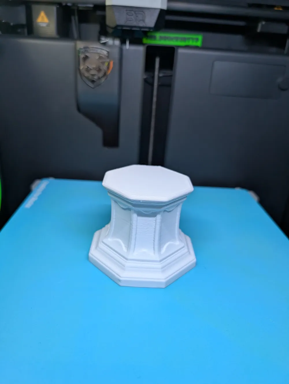 Pedestal Gótico - Livremente Escalável por Der Druckertyp MakerWorld ...
