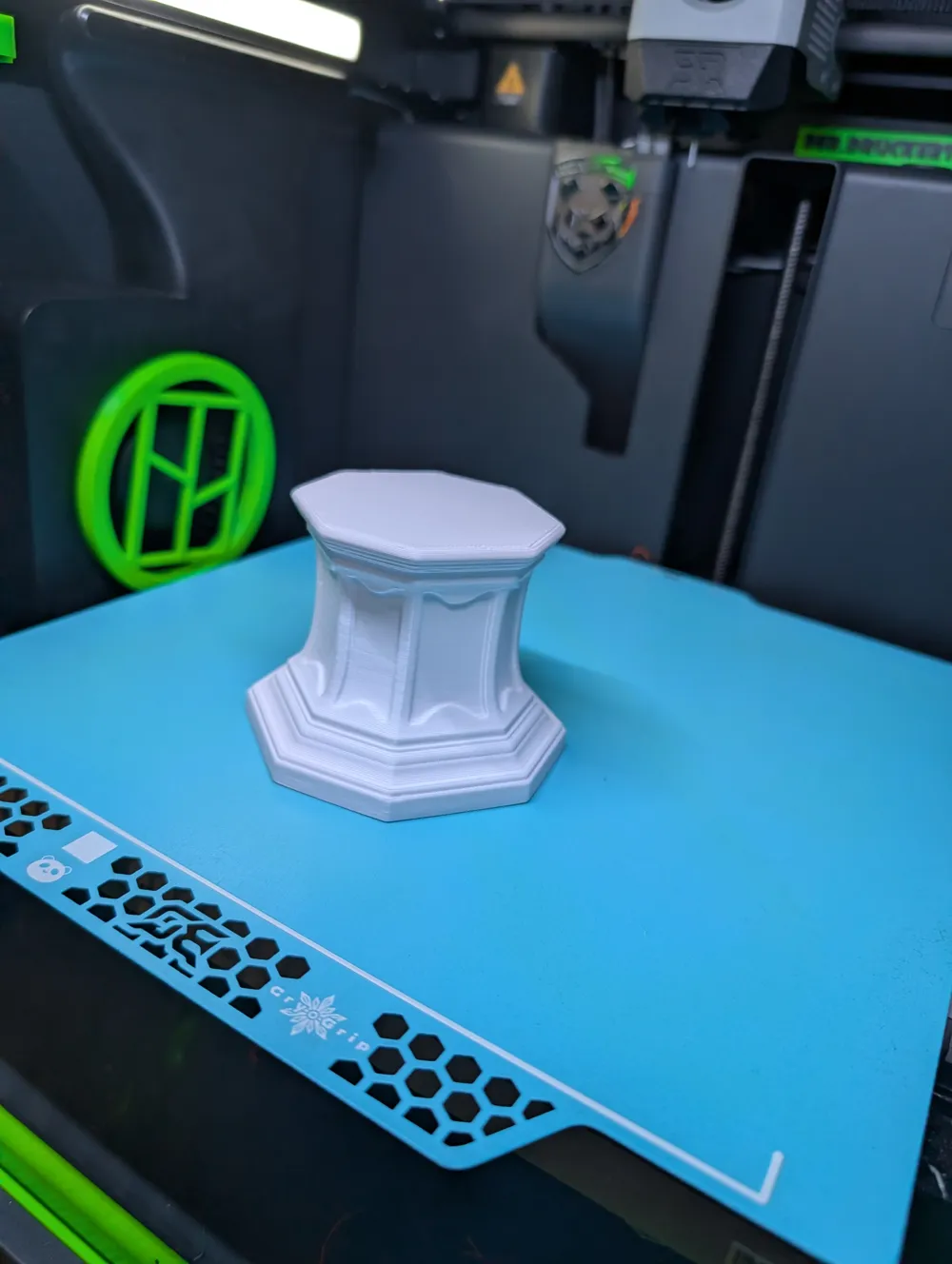 Pedestal Gótico - Livremente Escalável por Der Druckertyp MakerWorld ...