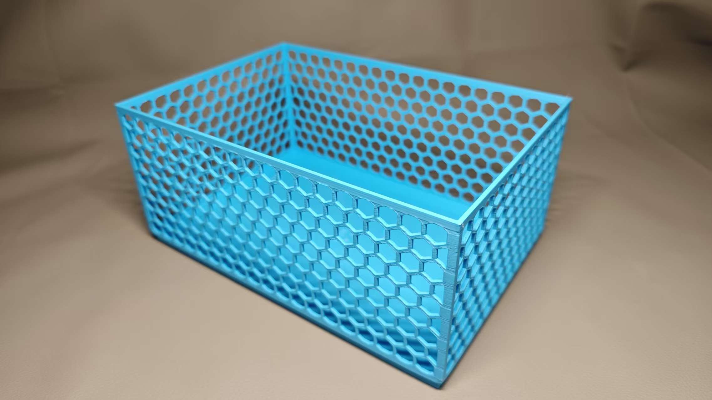 Miniatura 1 do modelo 3D 镂空收纳盒 (省材可堆叠)