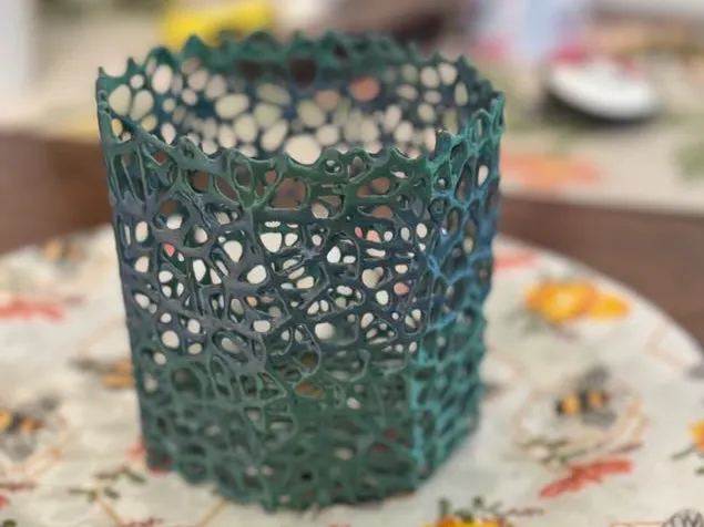 Pen Holder Voronoi