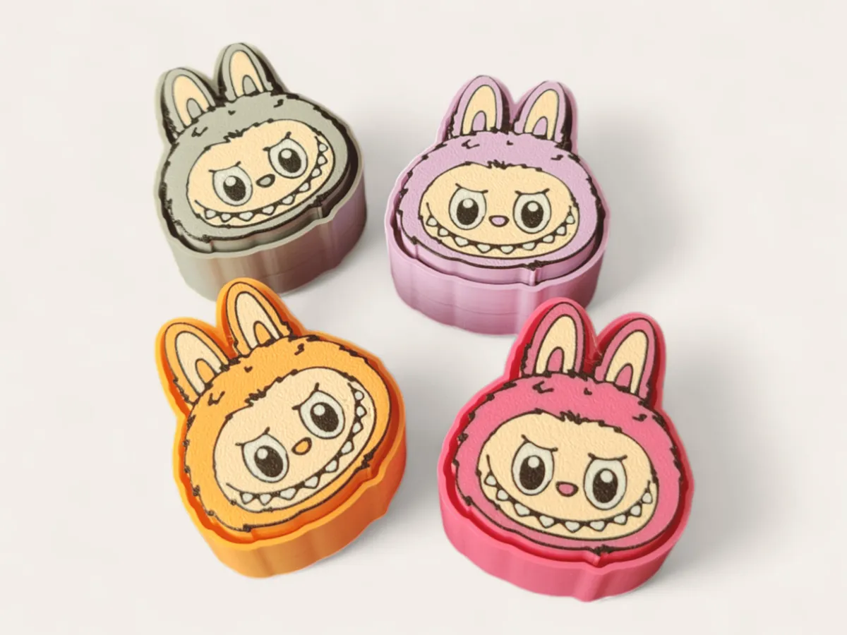 Buntes und schnell bedrucktes Labubu Tik Tok-Ornament mit speziellem Design, dekoratives Sammelornament