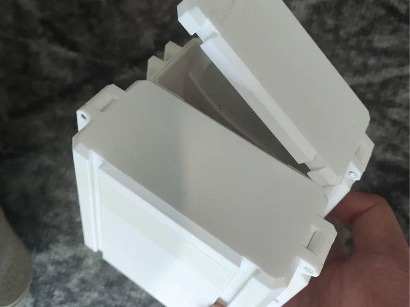 可堆叠扩展，可插在洞洞板上的，密封盒子，可用于显示器增高，尺寸宽116*高110*厚度50