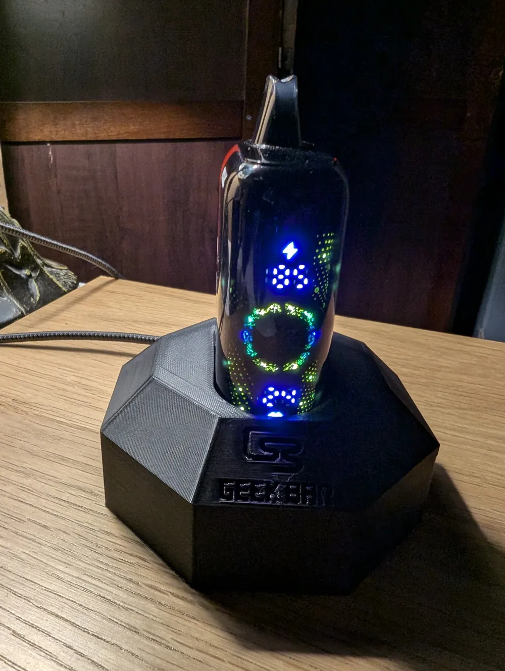 Geek Bar Charging Vape Dock - MakerWorld 3D Model