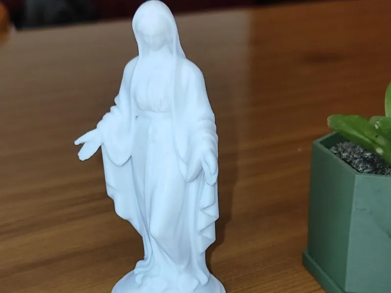 Statua della nostra vergine Maria