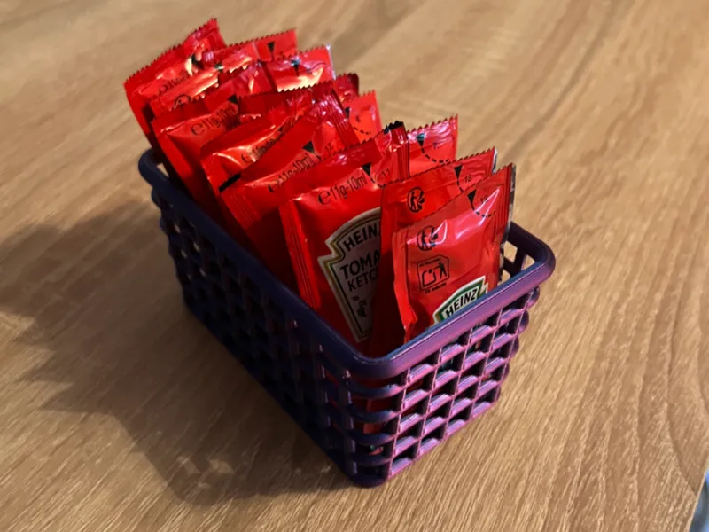 Ketchup packet container