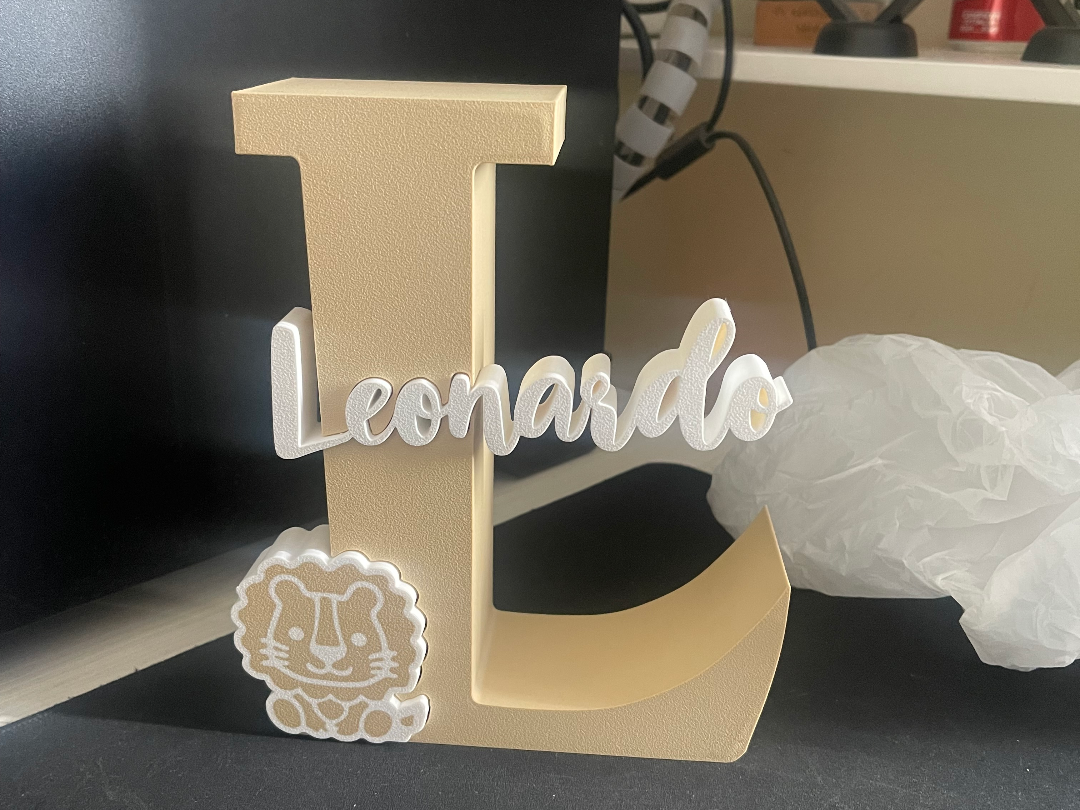 Lettera L con nome leonardo e logo del leone 