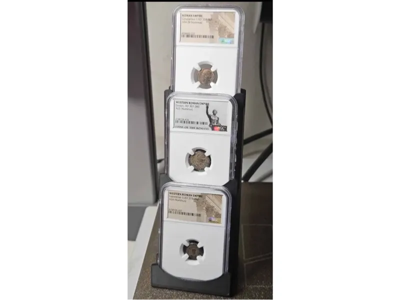 Coin Slab Display Triple Stack modern design