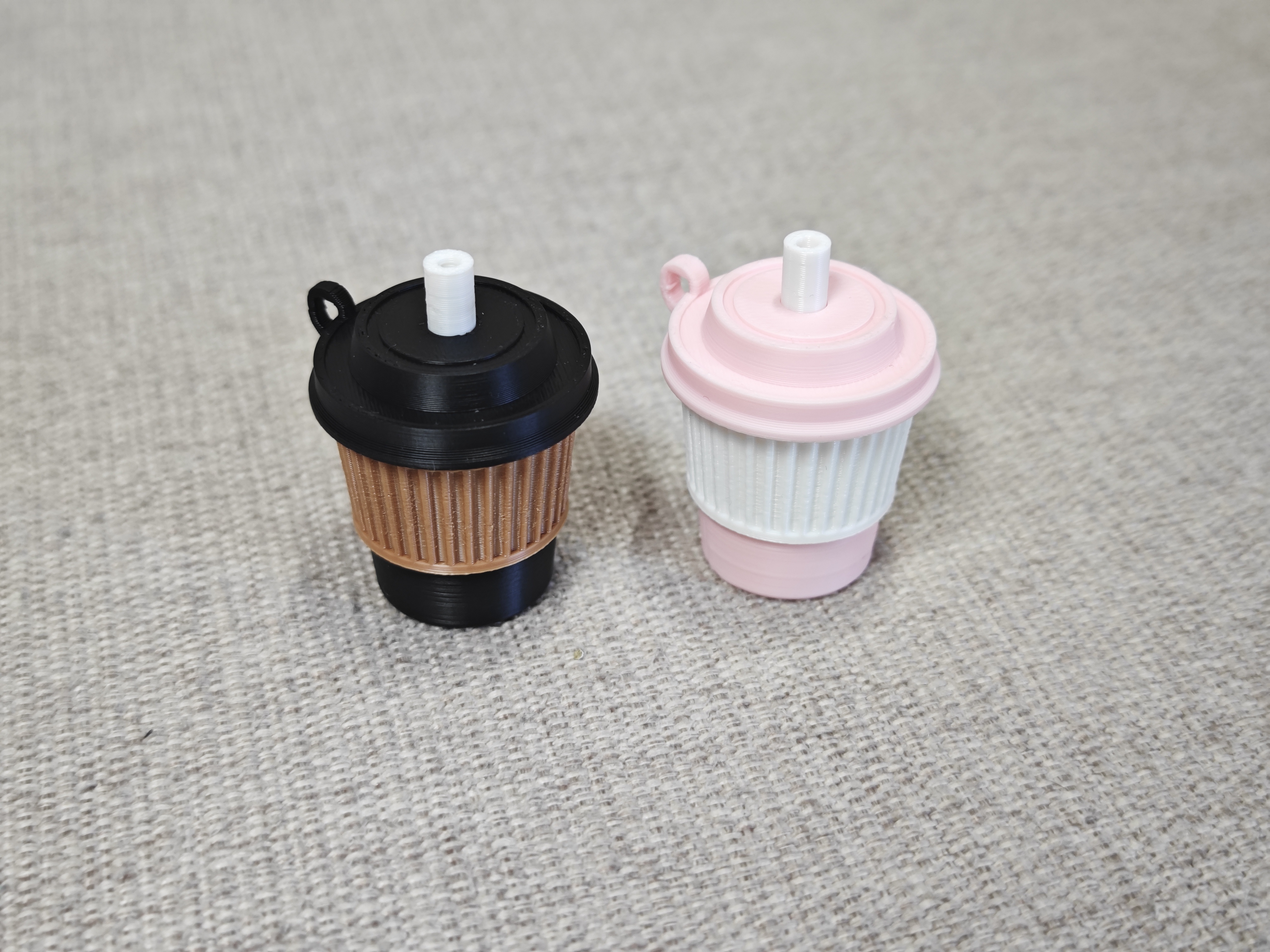 Miniatura 2 do modelo 3D 迷你咖啡杯挂件(咔哒旋转解压版)