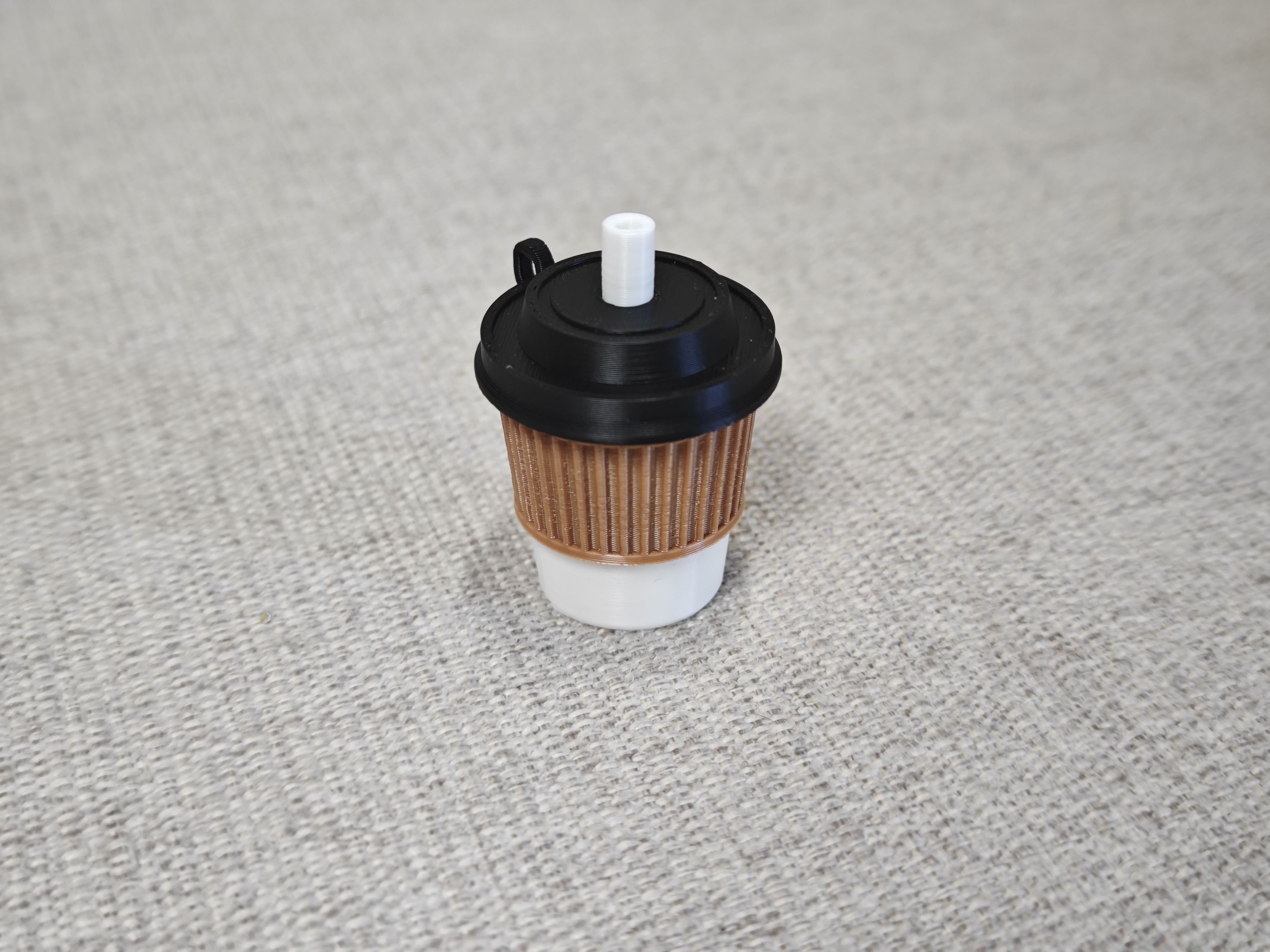 Miniatura 1 do modelo 3D 迷你咖啡杯挂件(咔哒旋转解压版)