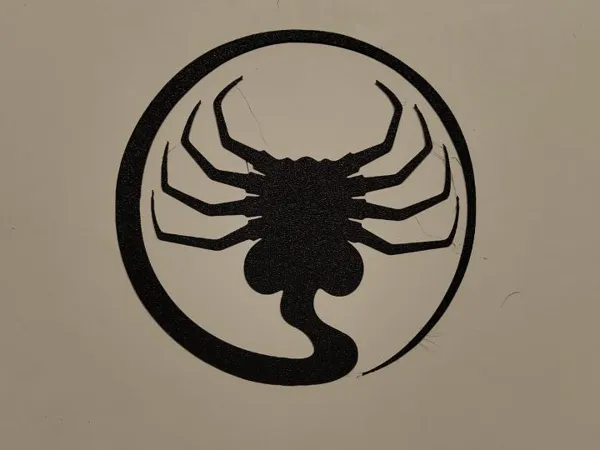 Silhouette bébé alien murale