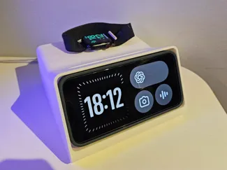 Iphone 13+case + apple watch charger standby dock