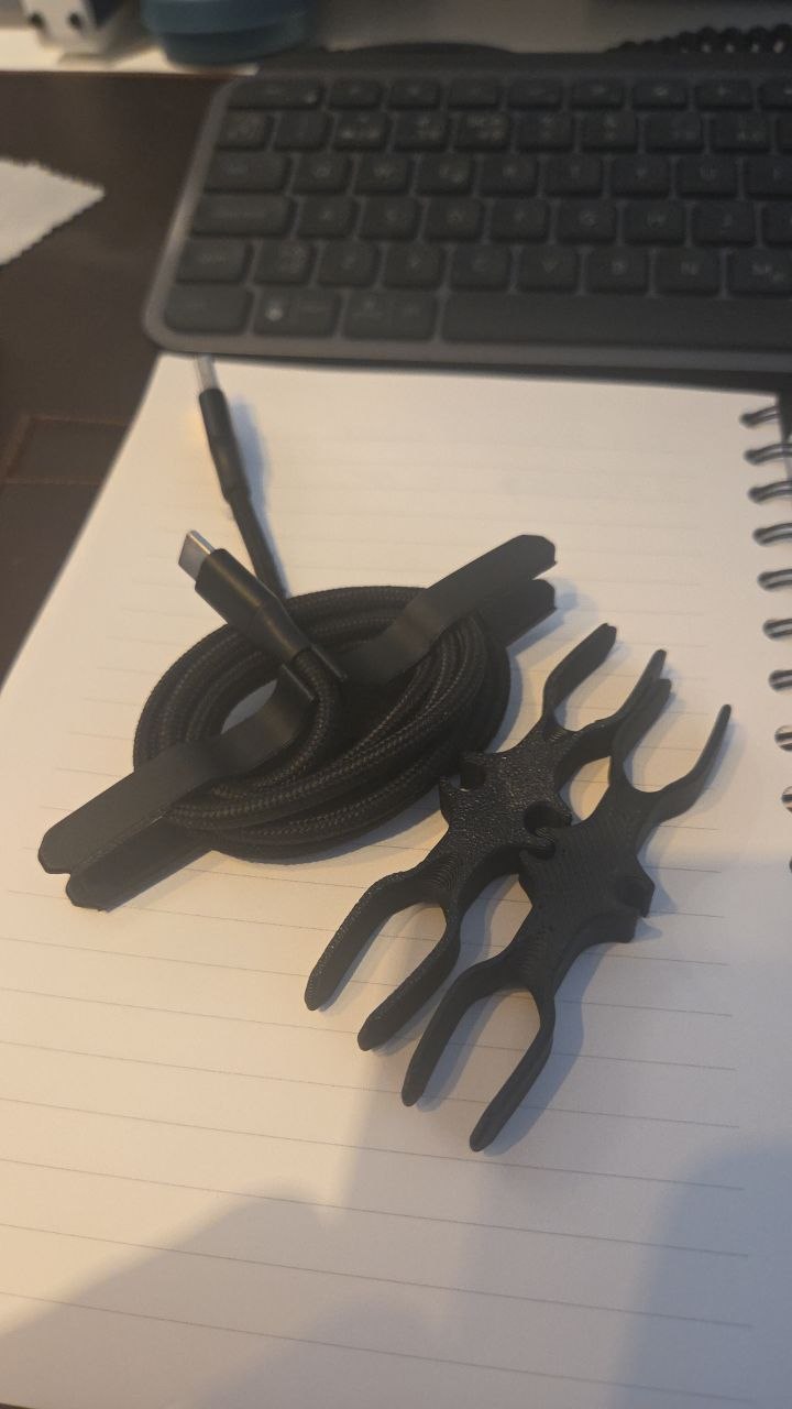 Miniatura 7 do modelo 3D 5 Grams Cable Clip