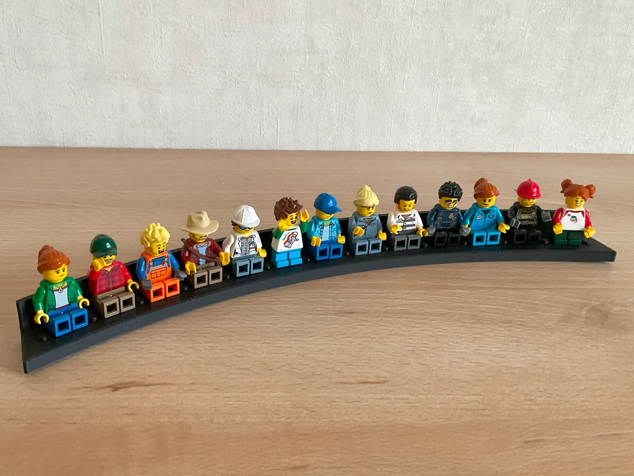 Brick Minifigure Grandstand var. for up to 117 Fig view 2