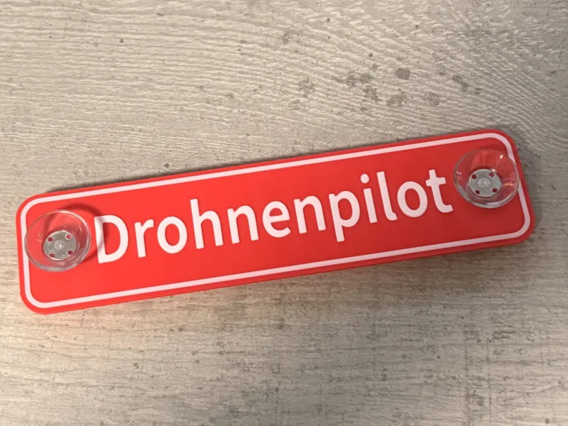 Schild Drohnenpilot Saugnapfschild