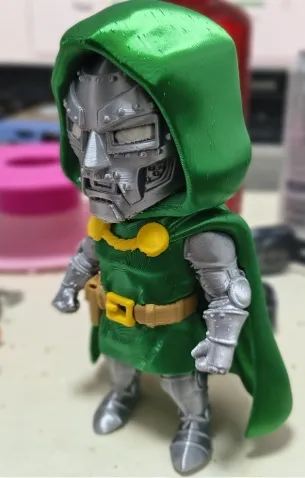 Modelo para impresión 3D: DR DOOM, EN MULTIPARTE — vista de referencia 3
