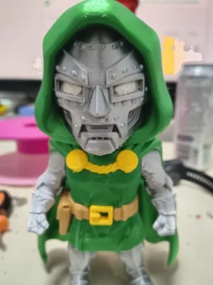 Modelo para impresión 3D: DR DOOM, EN MULTIPARTE — vista de referencia 2