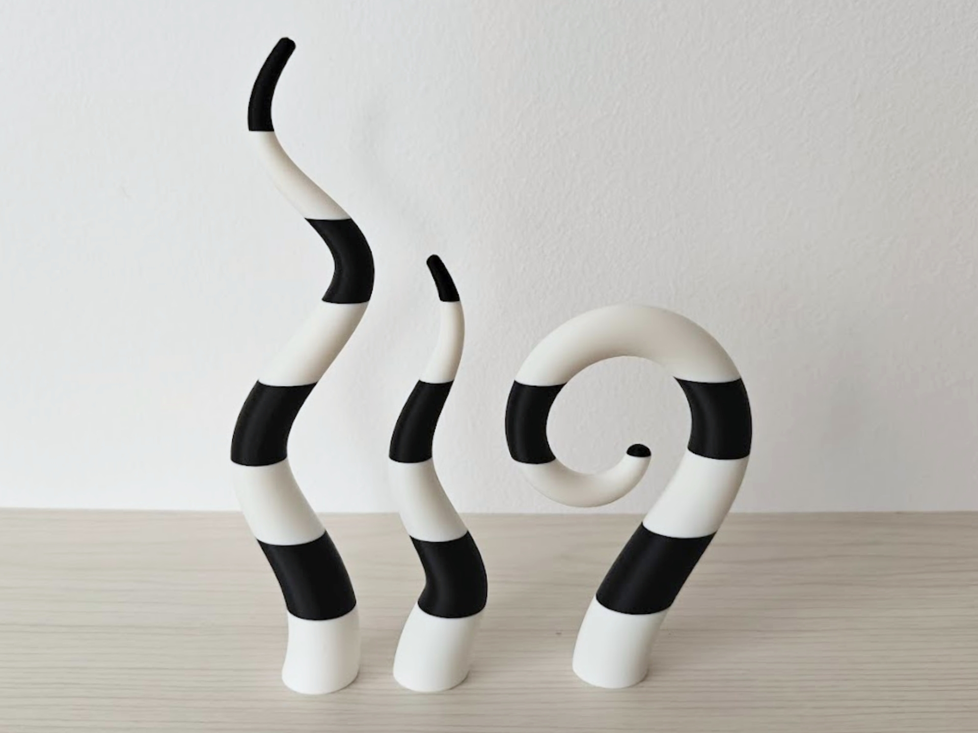 Striped sandworm plant stakes - 1