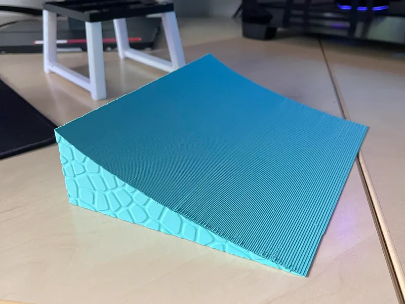 mini RC ramp med stenstruktur