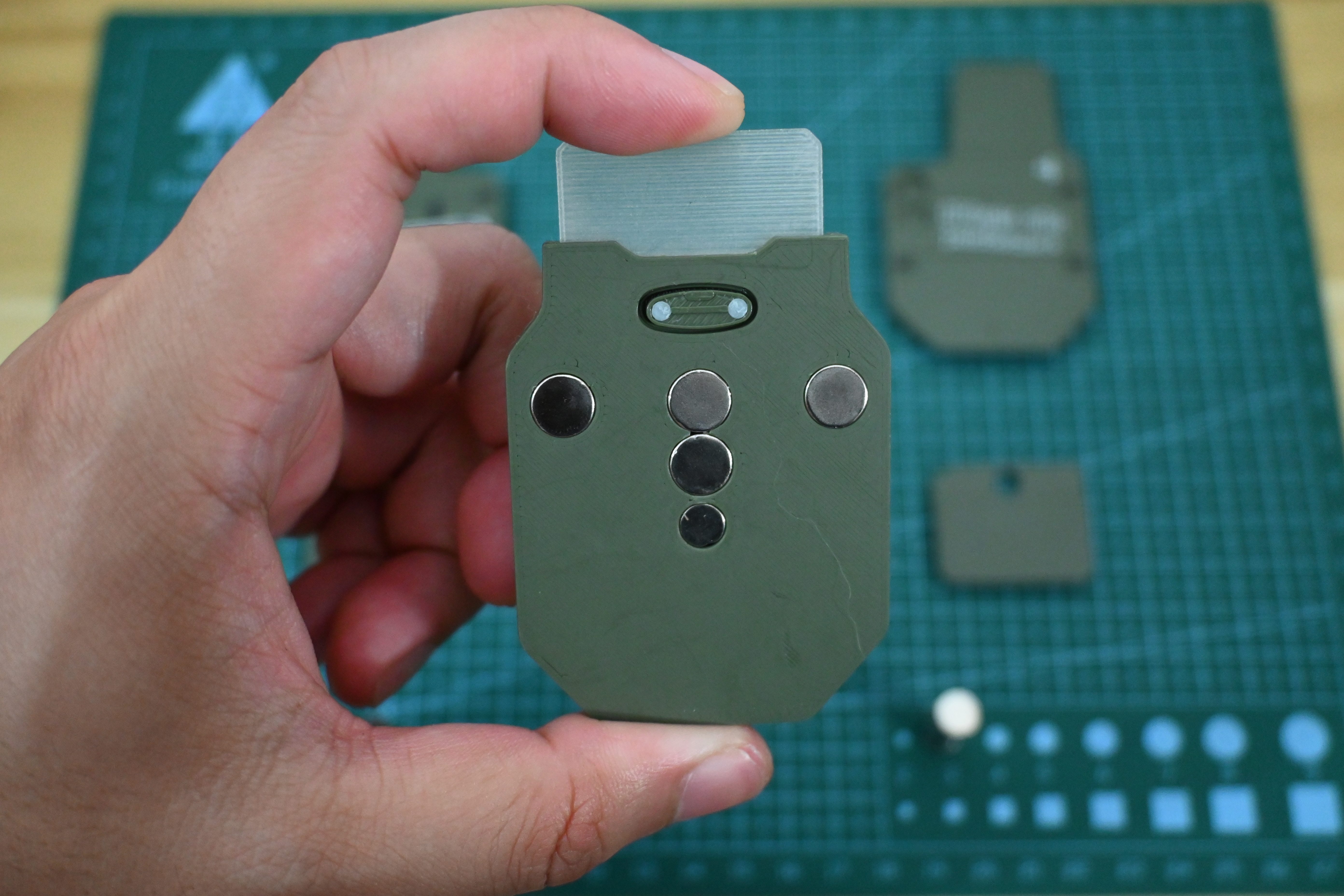 Miniatura 1 do modelo 3D 三角洲行动-深蓝-可半自动变形盾牌