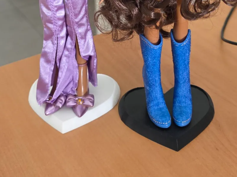 Bratz Heart-Shaped Stand