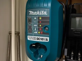 Makita DC10WA Charger Mount for IKEA SKÅDIS