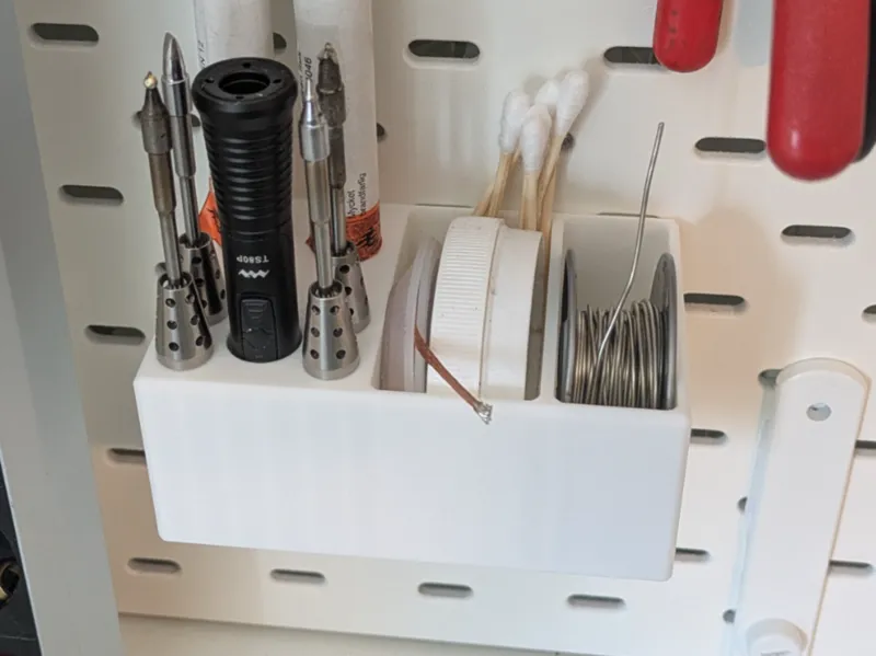 TS80 holder for horizontally oriented Ikea Skadis