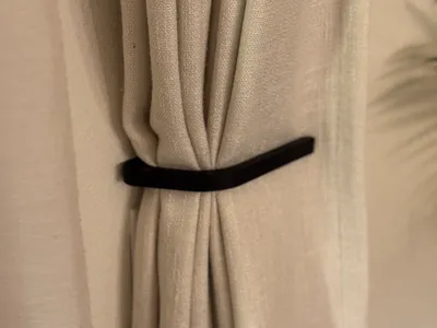 Minimal Curtain Holdback
