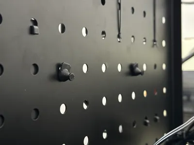 Flexible Pegboard Screw Head Mount