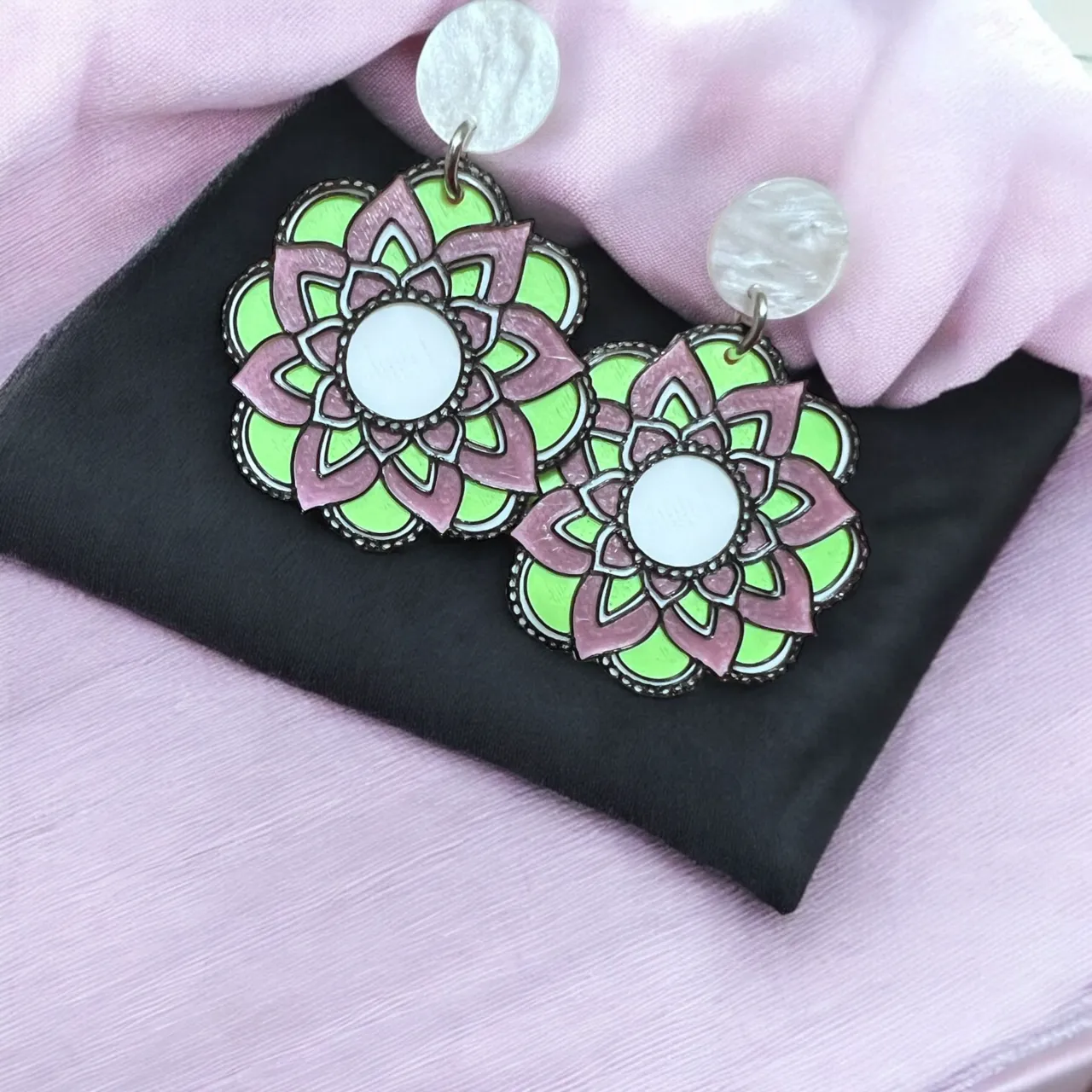 Pendientes mandala flor view 2