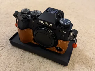 Gridfinity for Fujifilm X-T5 with leather case