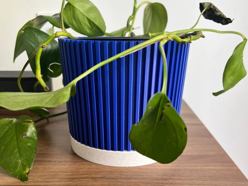 Ribbed planter