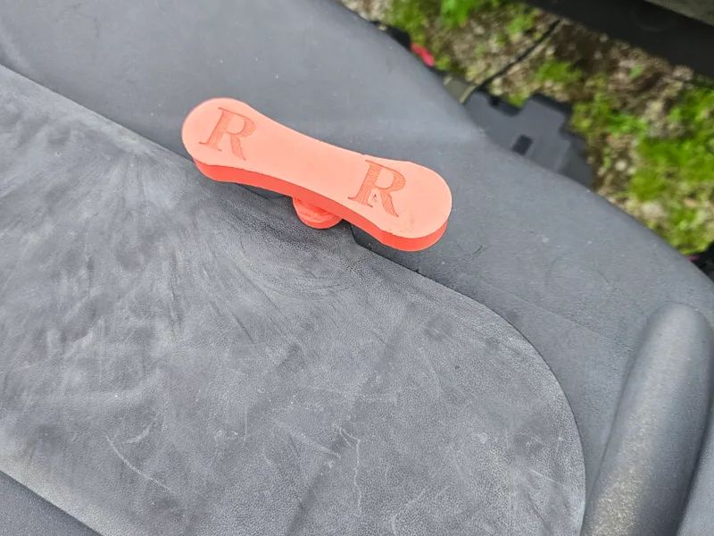 RV propane bottle cover knob