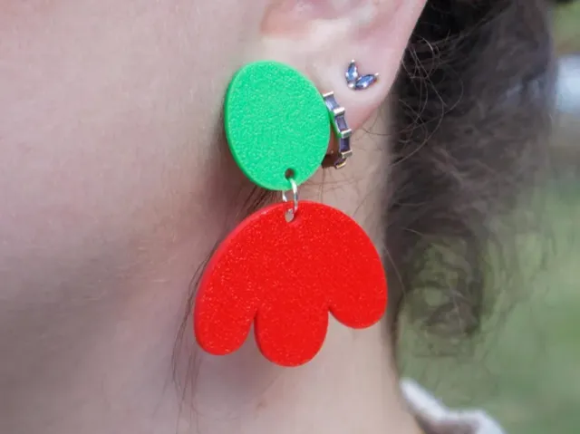 Pendientes redondeados con charm