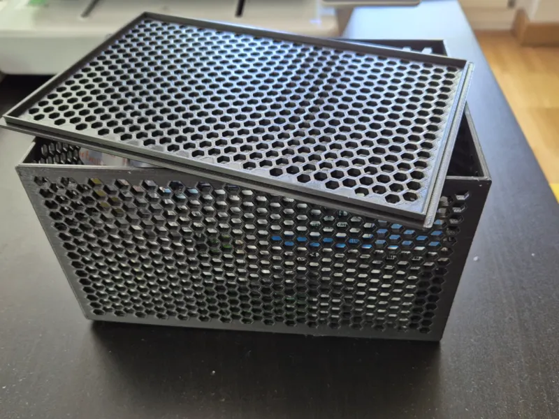 Hexagonal mesh Box with lid