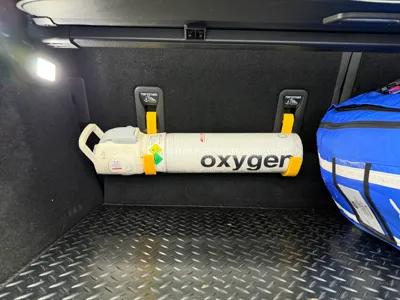 Oxygen cylinder isofix mount