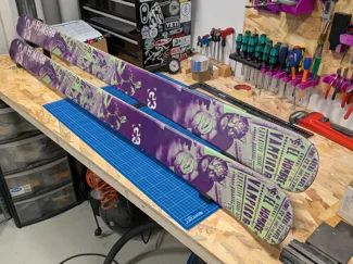 horizontal ski display stand free standing