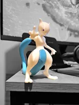Фигурка Mewtwo в ярки цветове