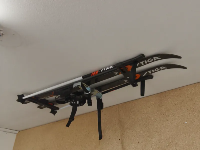 Roof storage / roof hanger