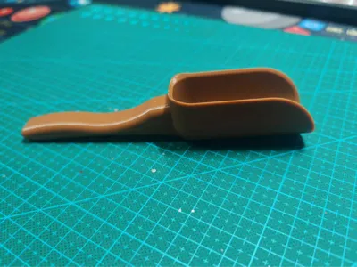 Multi-purpose mini scoop for fertilizer desiccant soil and sand