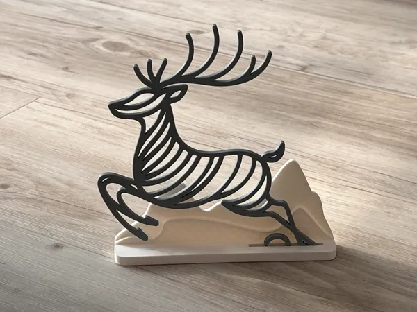 Cerf dans les montagnes