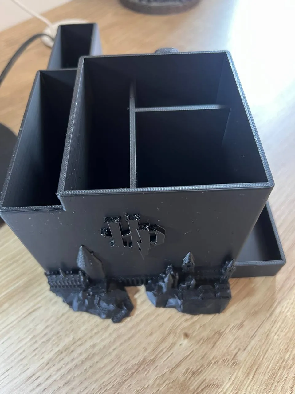 Dekorative Reduzierfigur mit Gryffindor-Zauberstab-Thema, Sammlerstück